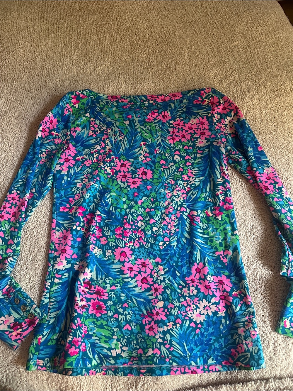 Lilly Pulitzer Small long sleeve floral top. EUC, soft with gold buttons - Picture 5 of 5